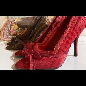 Ruffle chocolate brown heel !